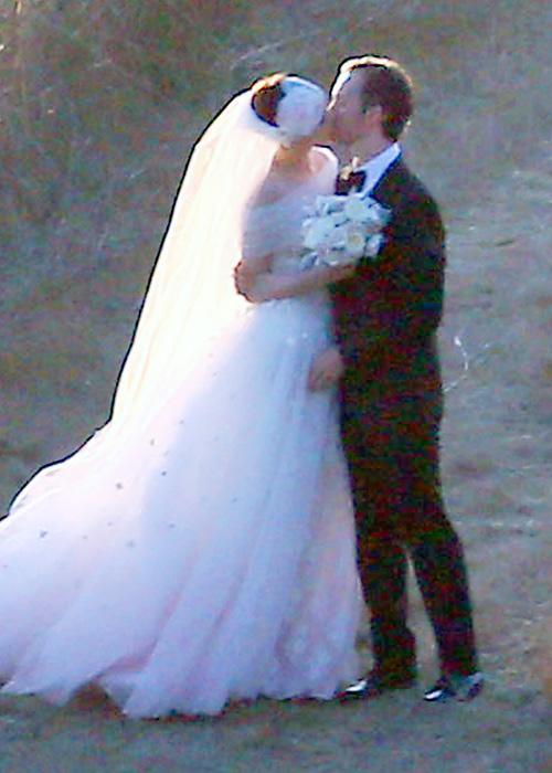 نجاح كبير Wedding Photos - Anne Hathaway and Adam Shulman