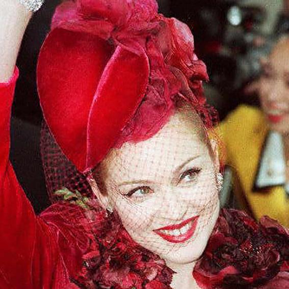 نجوم In Red Lips - 1996 - Madonna