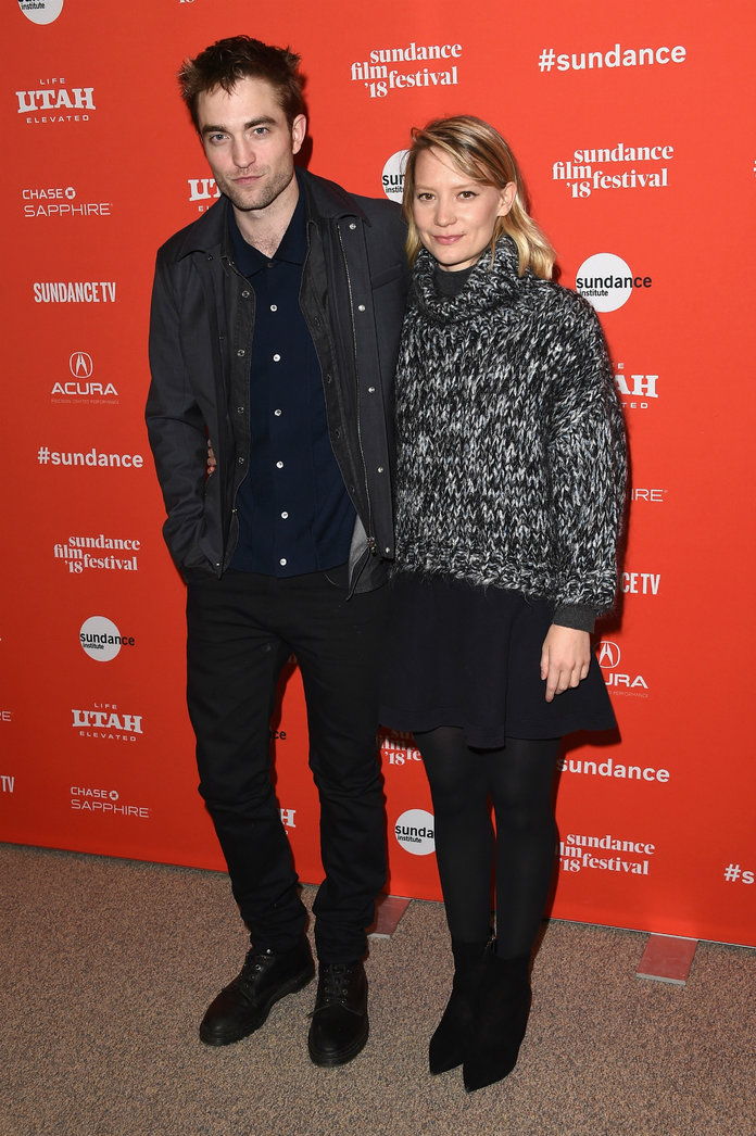 روبرت Pattinson and Mia Wasikowska 
