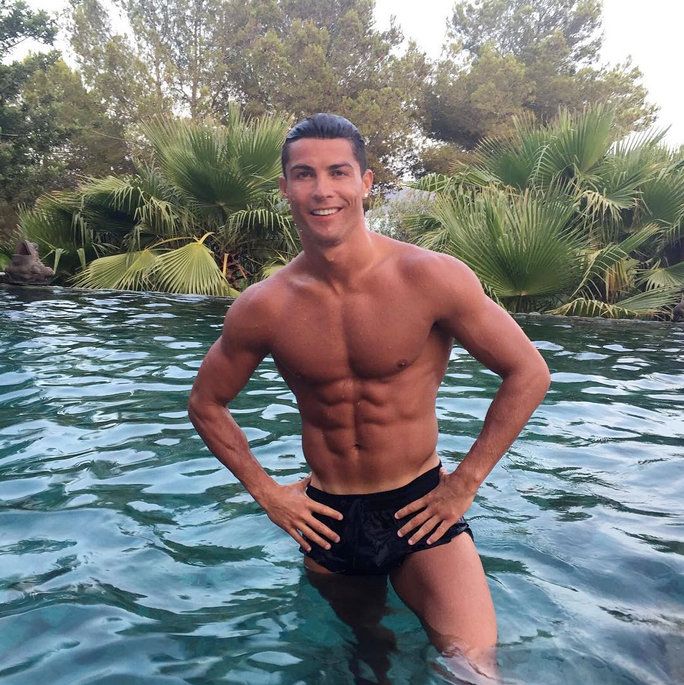 كريستيانو Ronaldo Shirtless - LEAD