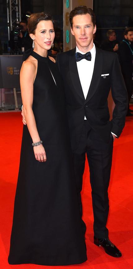 صوفي Hunter in a black halterneck gown and Benedict Cumberbatch in a tuxedo.