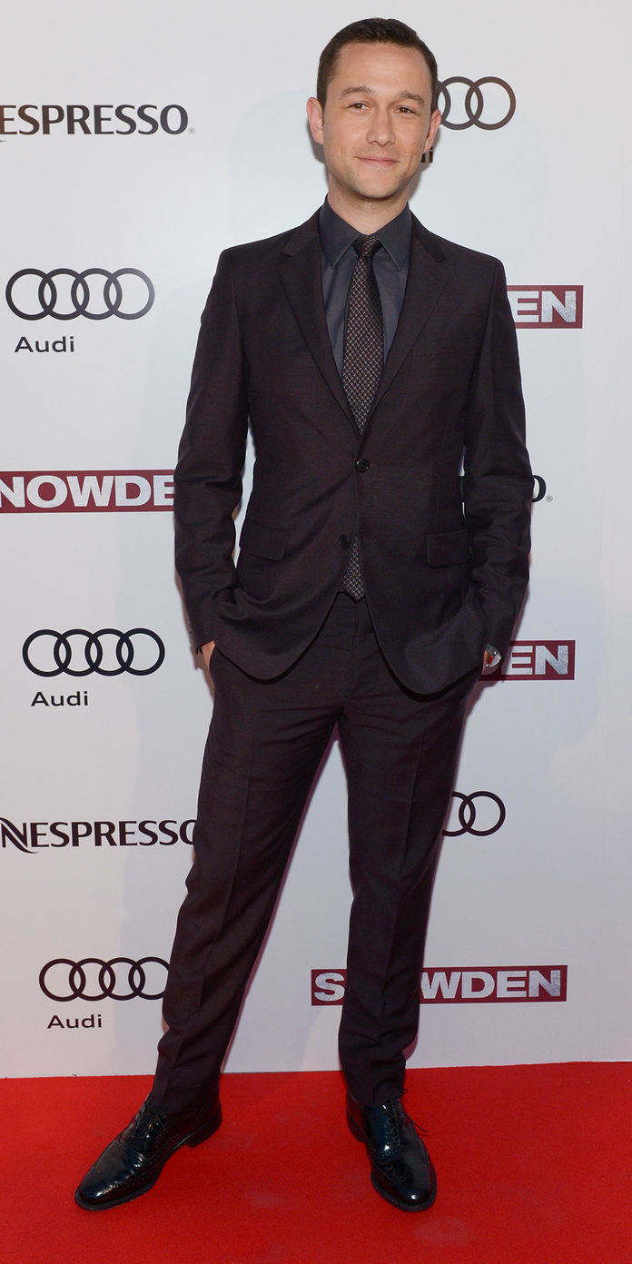 الممثل Joseph Gordon-Levitt attends the Official Pre-Party For Snowden Co-Hosted by Audi and Nespresso at Lavelle on September 9, 2016 in Toronto, Canada. 