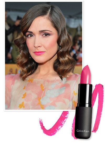 ارتفع Byrne's hot pink lipstick inspired by her pastel, floral dress