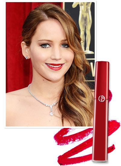 جنيفر Lawrence finished her old Hollywood look with a glamorous red lip
