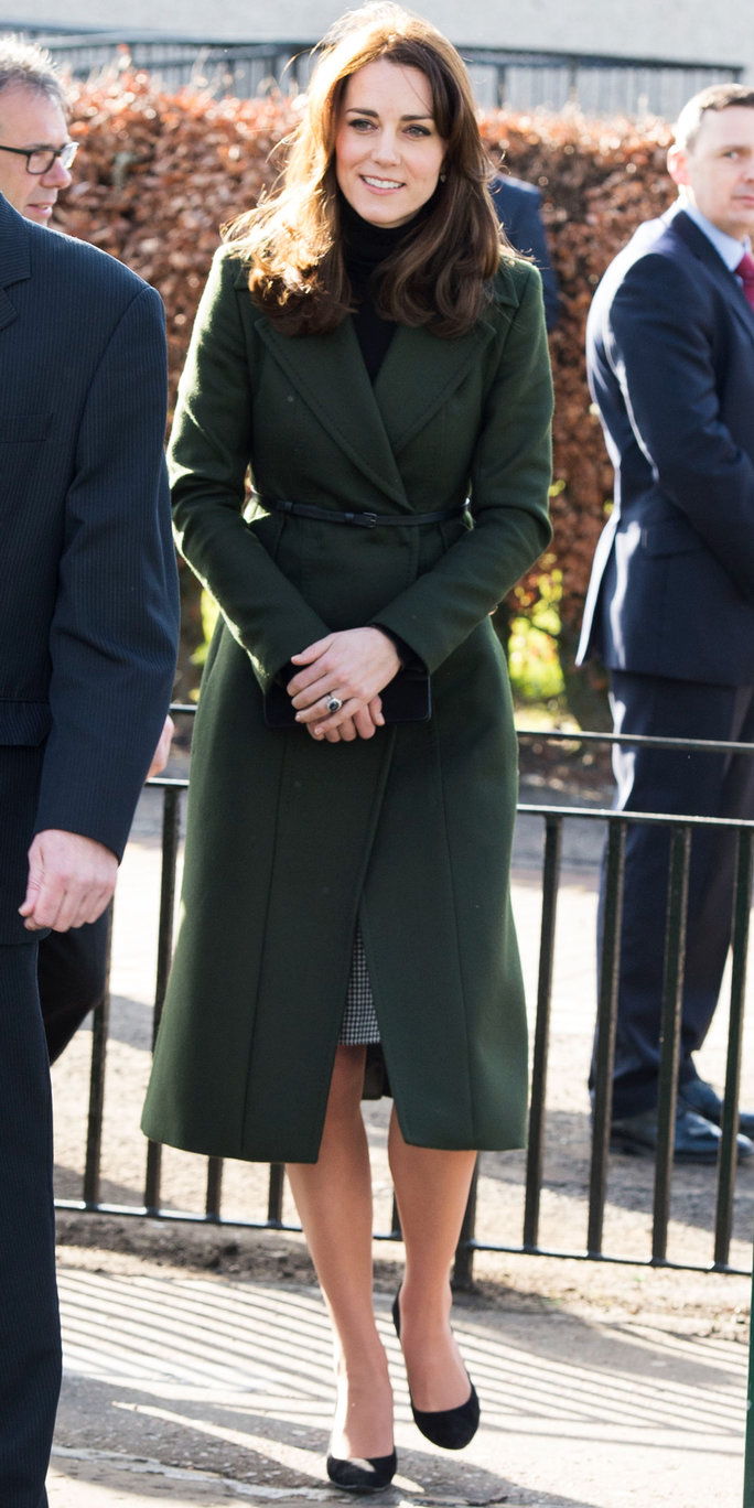 كاترين، Duchess of Cambridge, Royal Patron of Place2Be, visits St Catherine's Primary School on February 24, 2016 in Edinburgh, Scotland. 