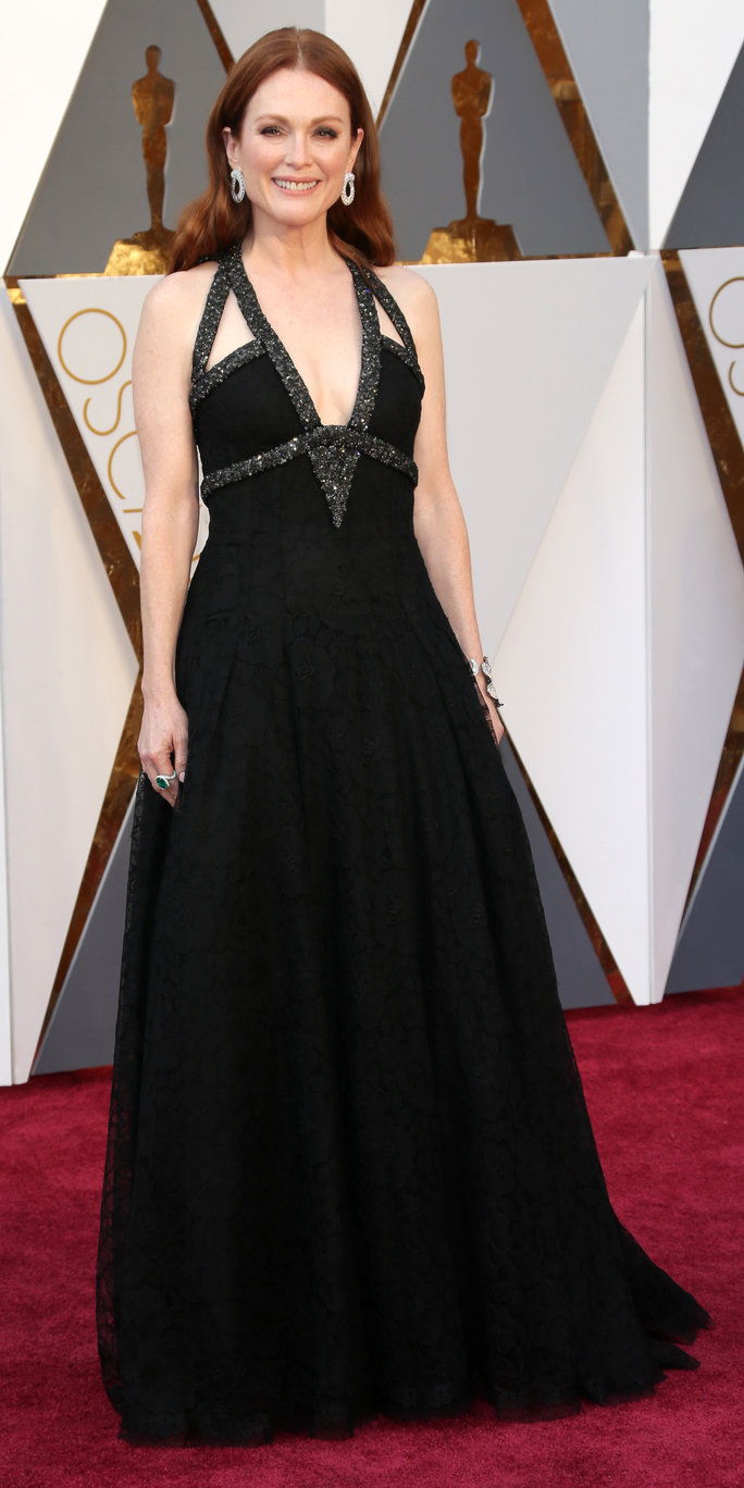 جوليان Moore in Chanel - Oscars 2016