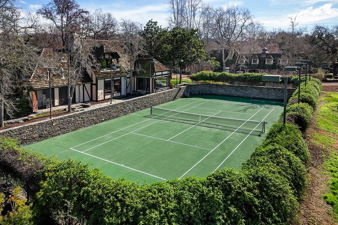 ال Tennis Court 