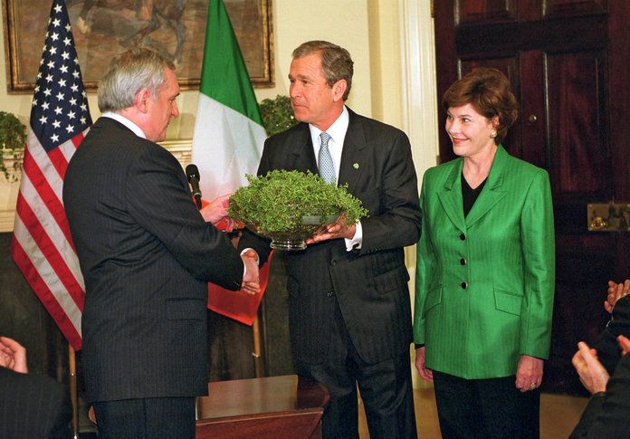 Лаура Bush, 2001 