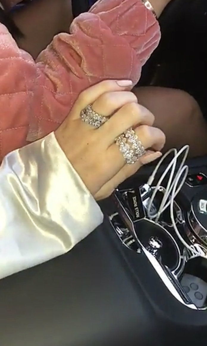 كايلي Jenner snapchat diamond ring - embed 