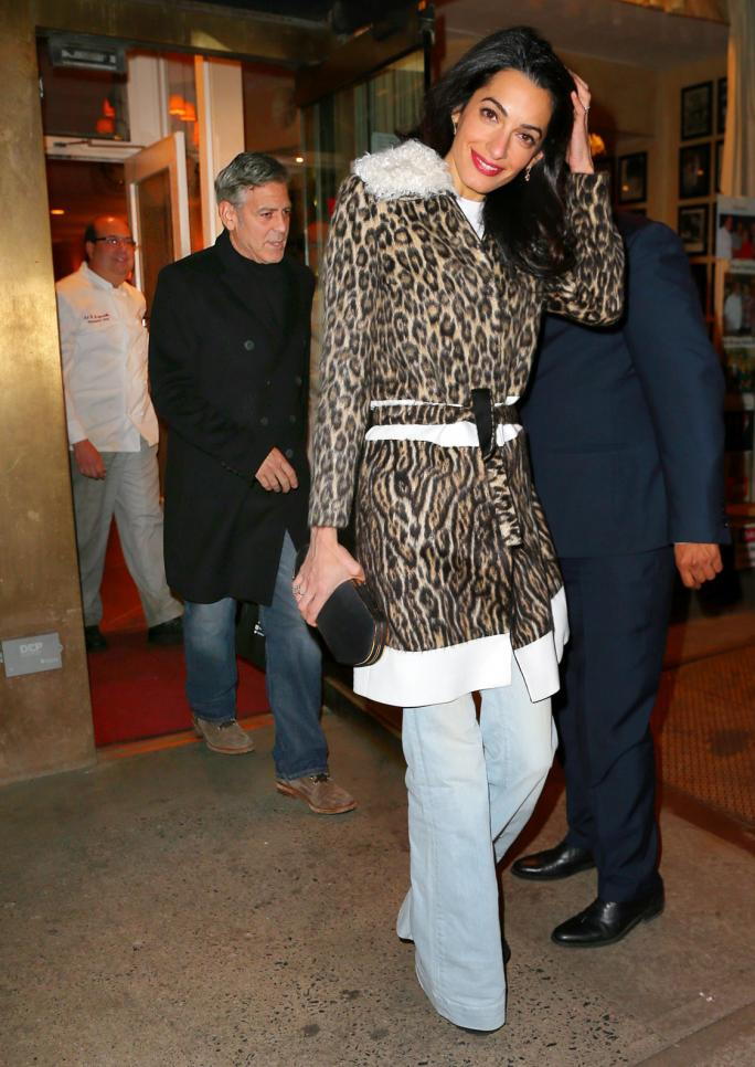 حصرية: George Clooney and Amal Clooney have dinner with George's mom Nina Bruce Warren at Patsy's in NYC