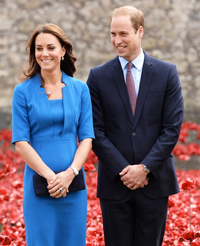 دوق And Duchess Of Cambridge And Prince Harry Visit Tower Of London's Ceramic Poppy Field