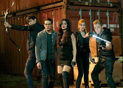 كات McNamara Talks Shadowhunters Pranks on Set