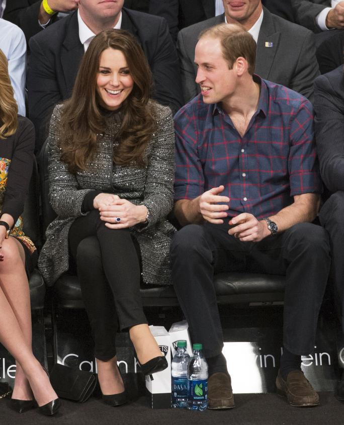 بريطانيا's Prince William and his wife Catherine (Kate) attend the Barclays Center in Brooklyn New York as they watch the Brooklyn Nets play the Cleveland Cavaliers.