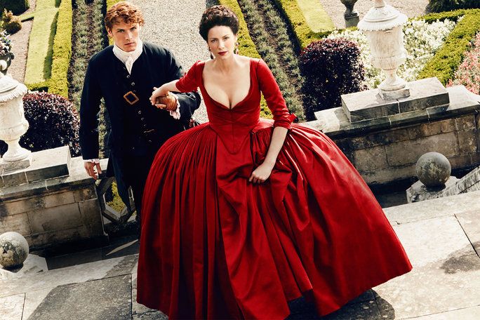 ال 5 Best Costumes from Last Night's Outlander Episode