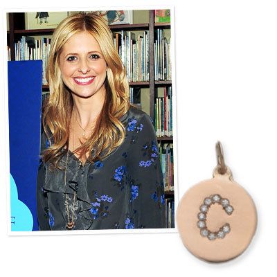 ساره Michelle Gellar in a Helen Ficalora necklace