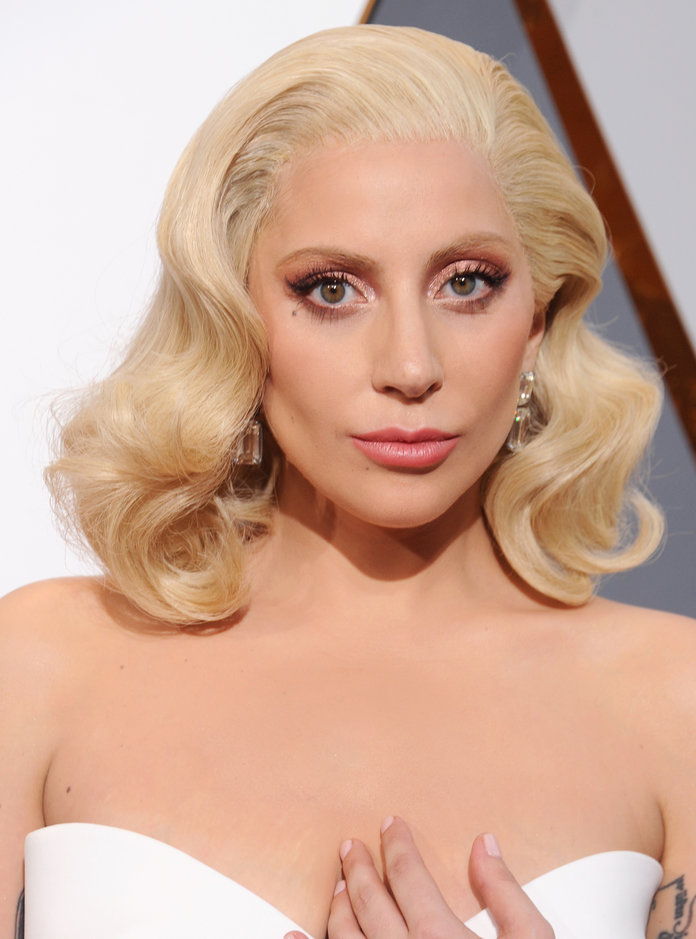 سيدة Gaga 