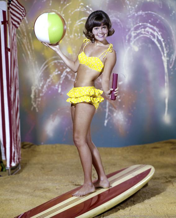 سالي Field in yellow bikini in Gidget 1965