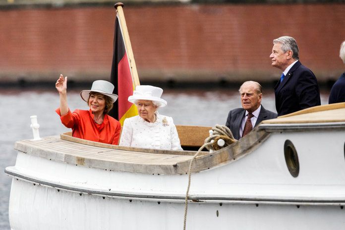 ملكة Elizabeth II and Prince Philip (2015) 