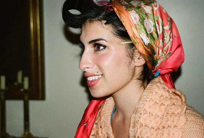 ايمي Winehouse LEAD