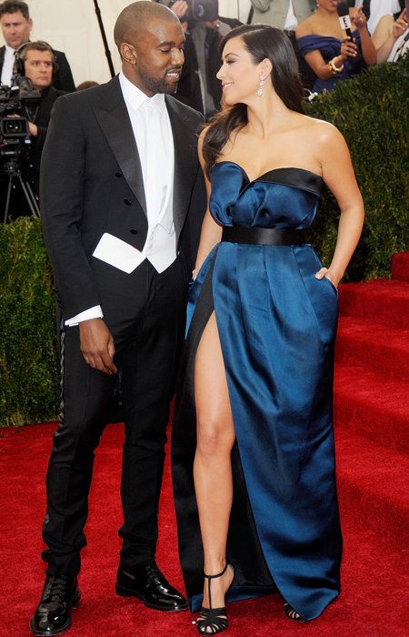 كيم Kardashian wears blue Lanvin strapless dress at 2014 Met Gala with Kanye West