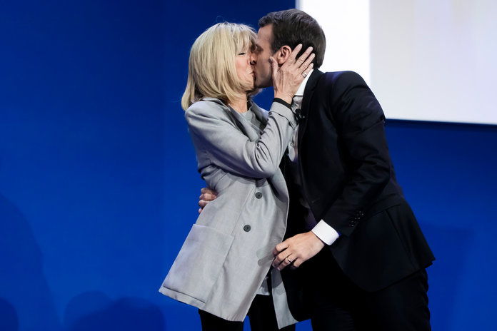 بريجيت Macron - Kiss - Embed