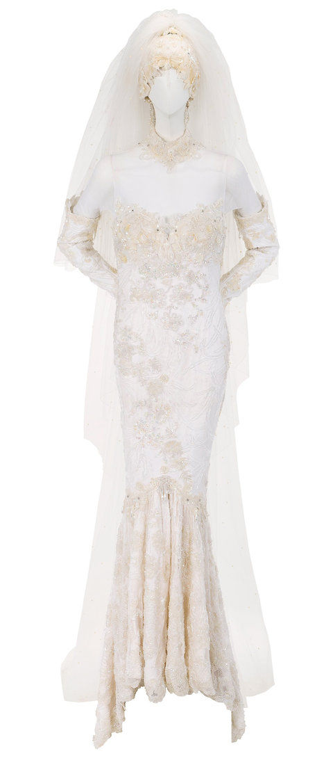 ويتني Houston Wedding Dress Auction Embed 1