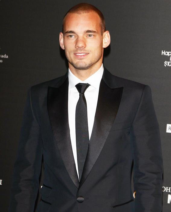 ويسلي Sneijder in a suit