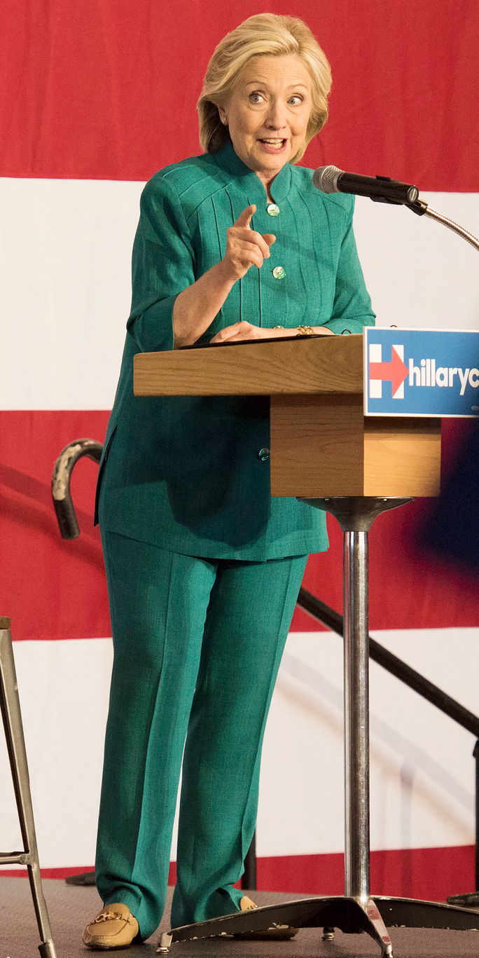 ديمقراطي Presidential Candidate Hillary Clinton Launch Party At Iowa State Fairgrounds