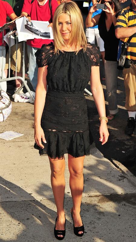 جنيفر Aniston little black dress