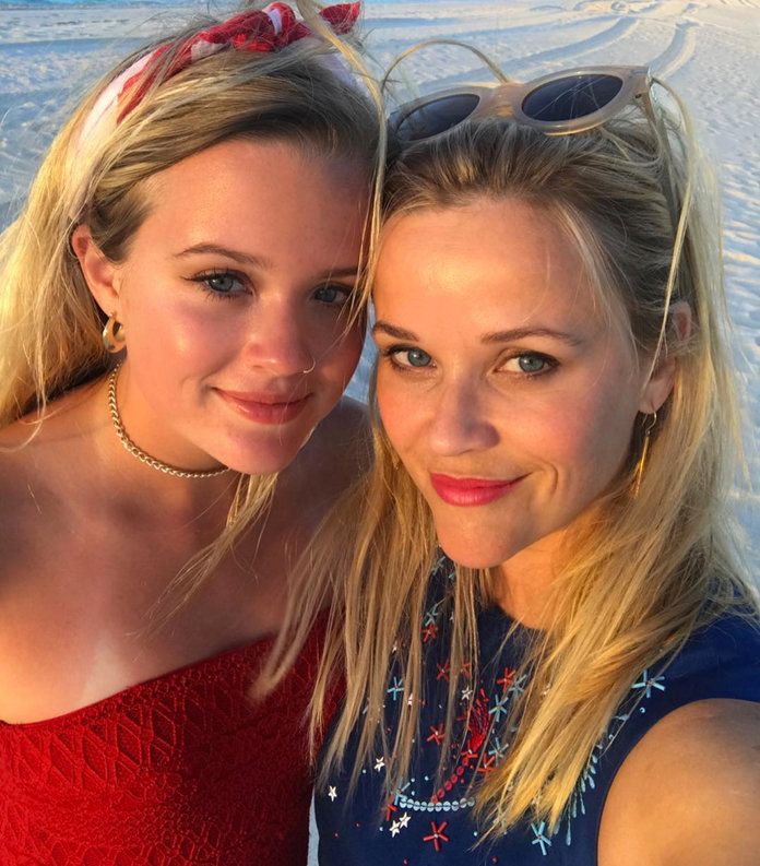 ال mother-daughter duo celebrates July 4 