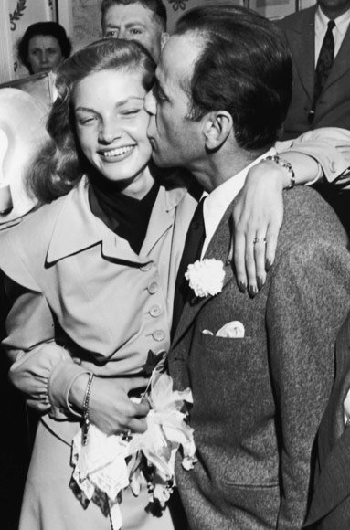 همفري Bogart and Lauren Bacall wedding kiss