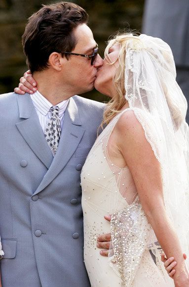 كيت Moss and Jamie Hince wedding kiss