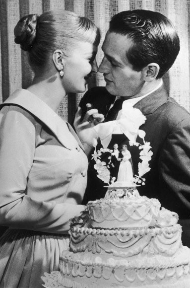 بول Newman and Joanne Woodward wedding kiss