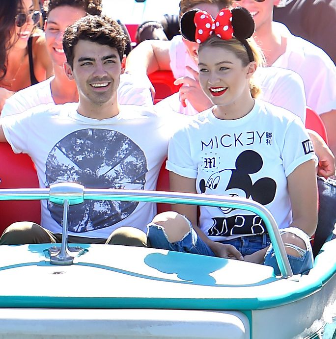 حصرية: Joe Jonas and his new girlfriend Gigi Hadid have a date at disneyland