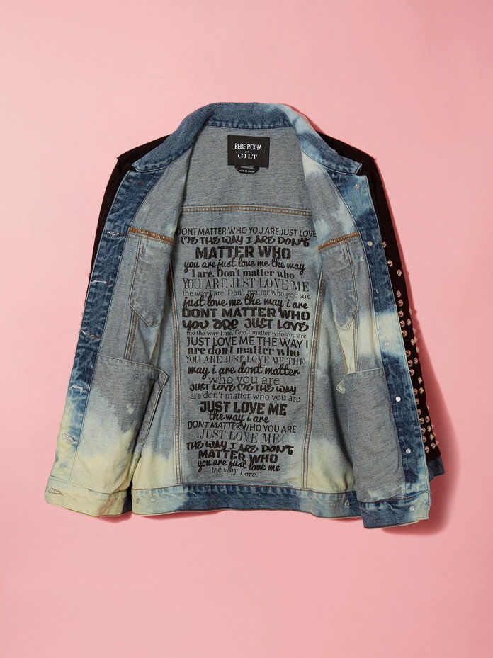 رصع Distressed Denim Jacket 