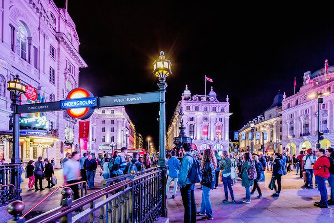 بيكاديللي Circus in London 