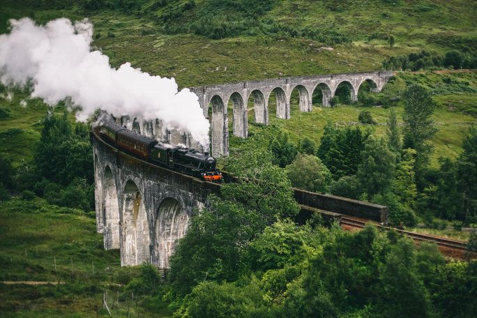 جلينفينان Viaduct in Lochaber, Scotland 