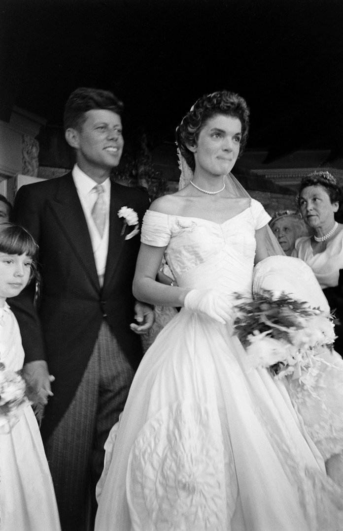 جاكي and John F Kennedy after their wedding ceremony 