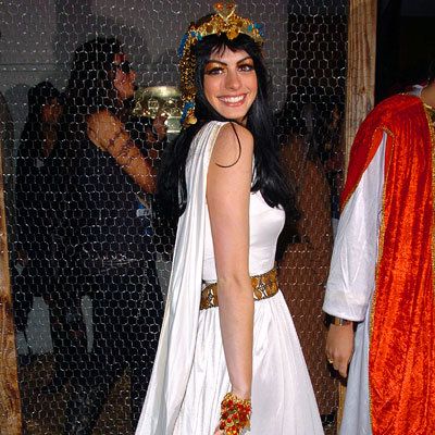 آن Hathaway as Cleopatra - Our Favorite Stars in Halloween Costumes