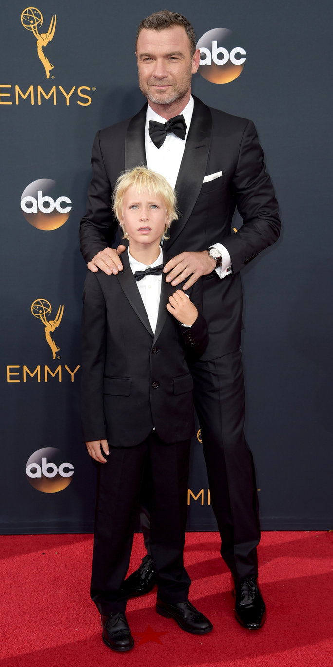 ييف Schreibe, left, and Samuel Kai Schreiber arrive at the 68th Primetime Emmy Awards on Sunday, Sept. 18, 2016, at the Microsoft Theater in Los Angeles. (Photo by Richard Shotwell/Invision/AP)