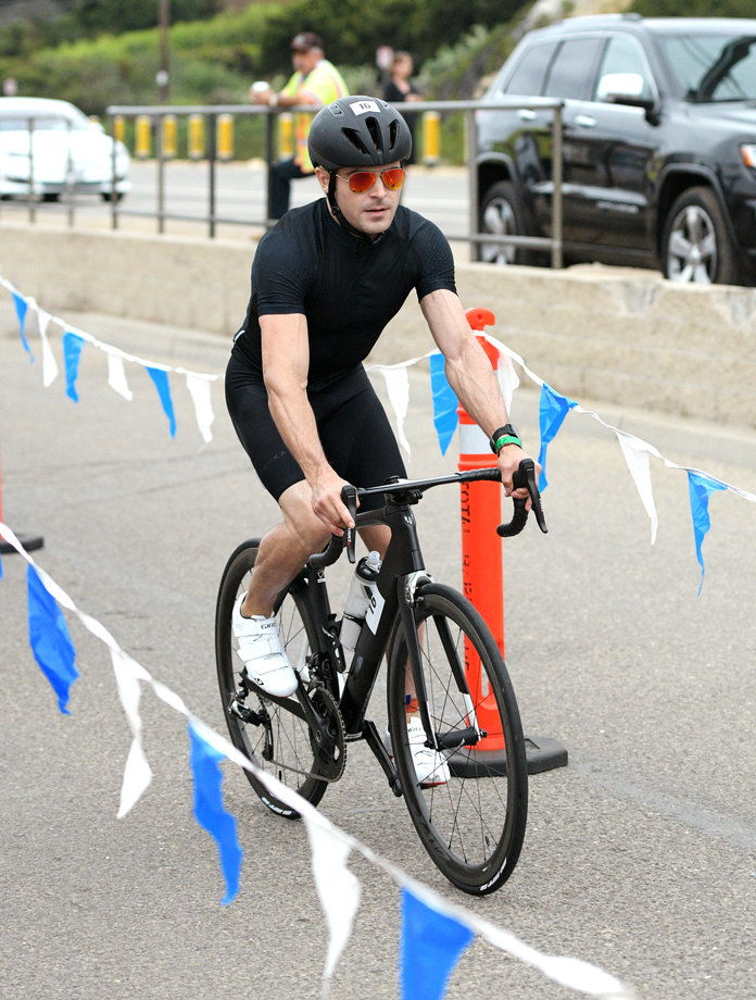 زاك Efron Bicycle