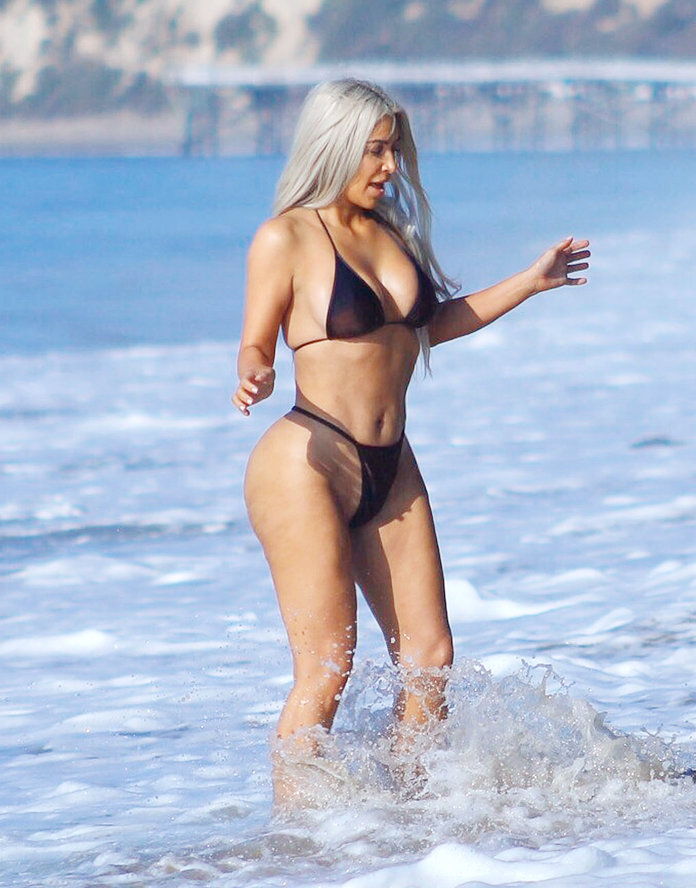 كيم Kardashian Bikini 