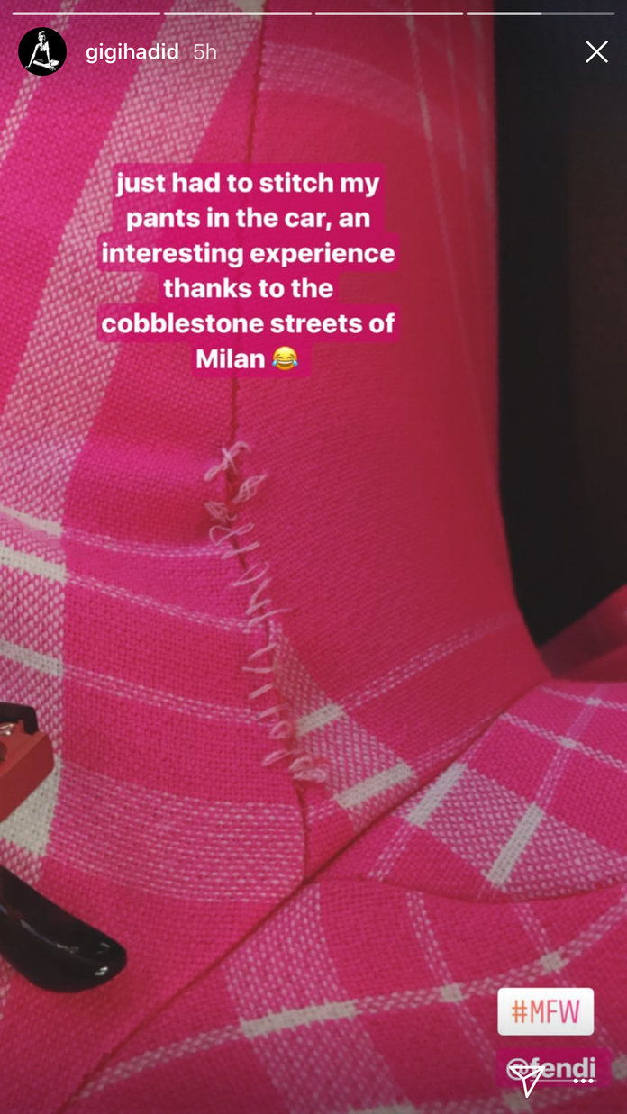 جيجي Hadid Pink Pants Rip - Embed