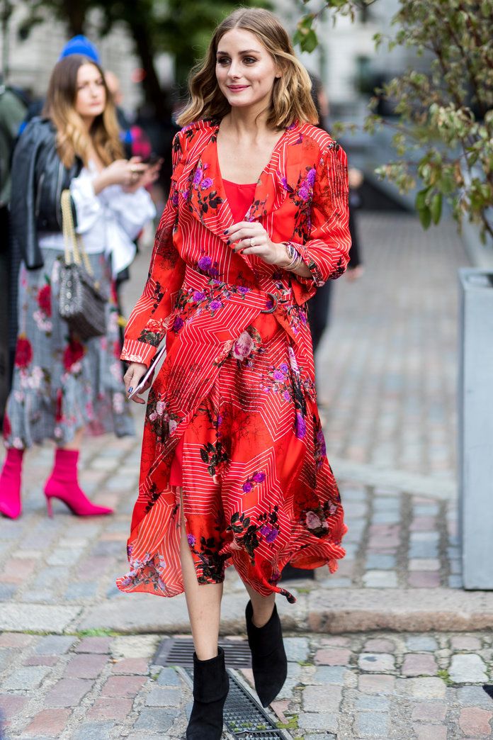 أوليفيا Palermo wearing red dress outside Preen during London Fashion Week September 2017 on September 17, 2017 in London, England.