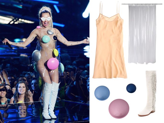 مايلي Cyrus's See-Through Plastic Dress at the 2015 VMAs 