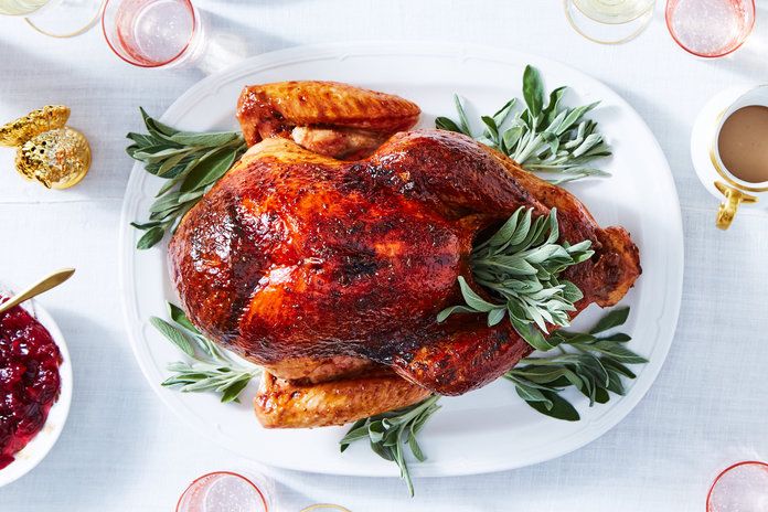 مارثا Stewart’s Brown Sugar Glazed Turkey with Pan Gravy 