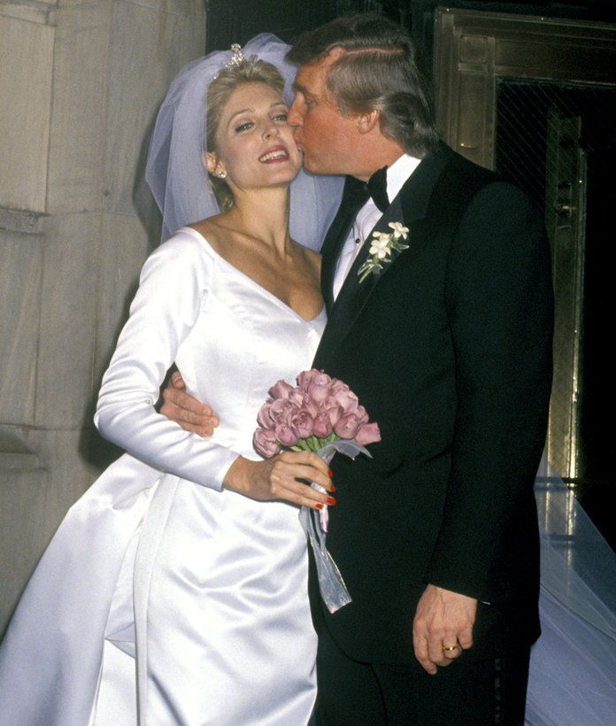 Марла Maples and Donald Trump during The Wedding of the Year: Mr. Trump Takes Another Gamble at Plaza Hotel in New York City, New York, United States. (Photo by Ron Galella/WireImage)