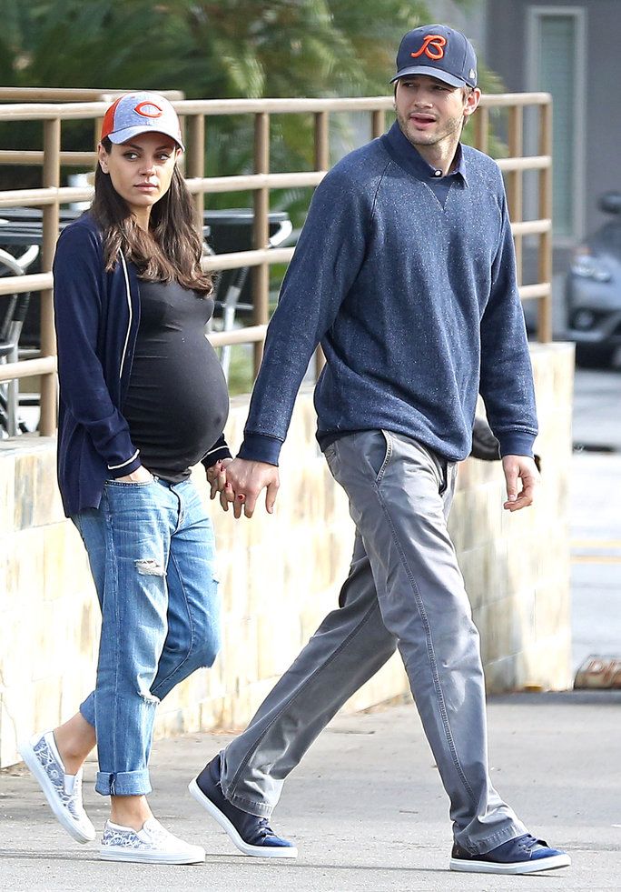 حصرية TO INF.October 31, 2016: Expectant parents, Mila Kunis, Ashton Kutcher go out for breakfast at Bea Bea's in Los Angeles, CA.Mandatory Credit: Chiva/INFphoto.com Ref.: infusla-275