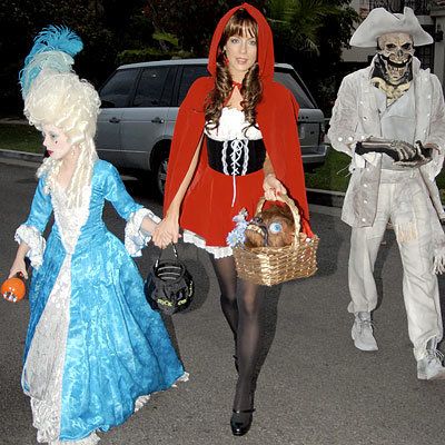 كيت Beckinsale as Little Red Riding Hood - Stars in Halloween Costumes