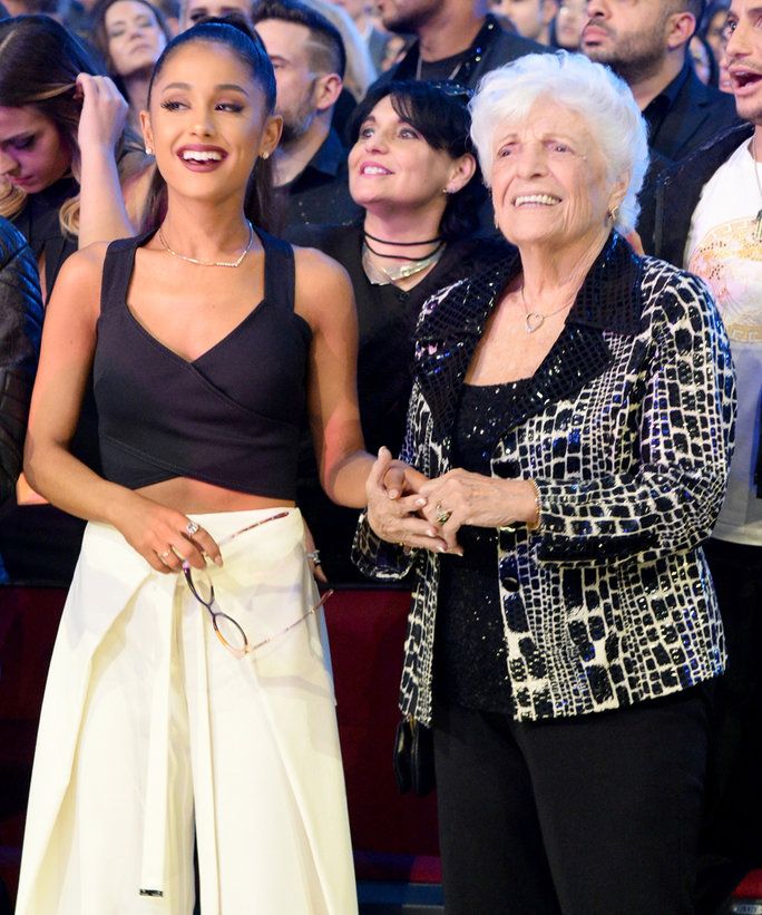 أريانة Grande with Grandmother at AMA - Embed 2016